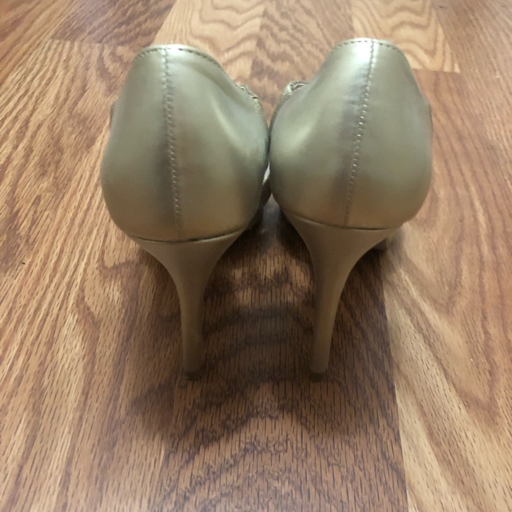 Heels - Picture 2 of 3